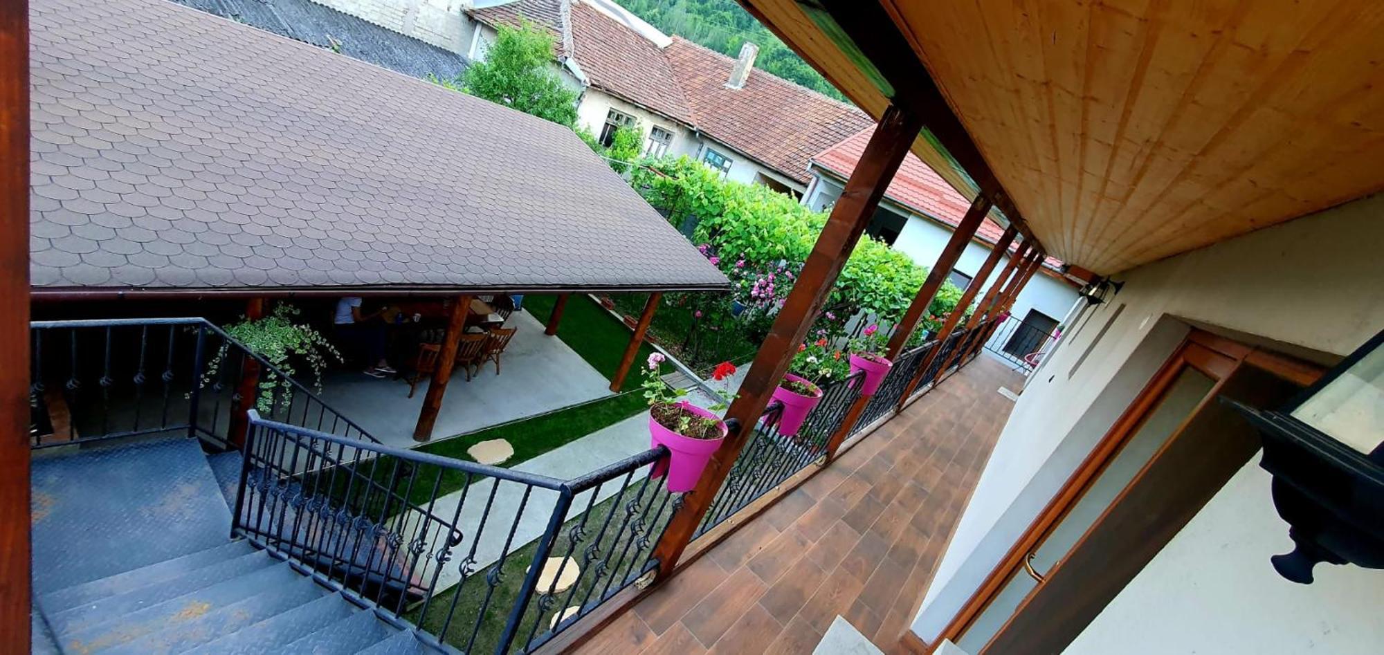 Отель Casa Din Sat Ешелница Экстерьер фото